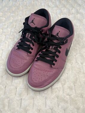 Size 10 - Air Jordan 1 SE Low Light Mulberry W